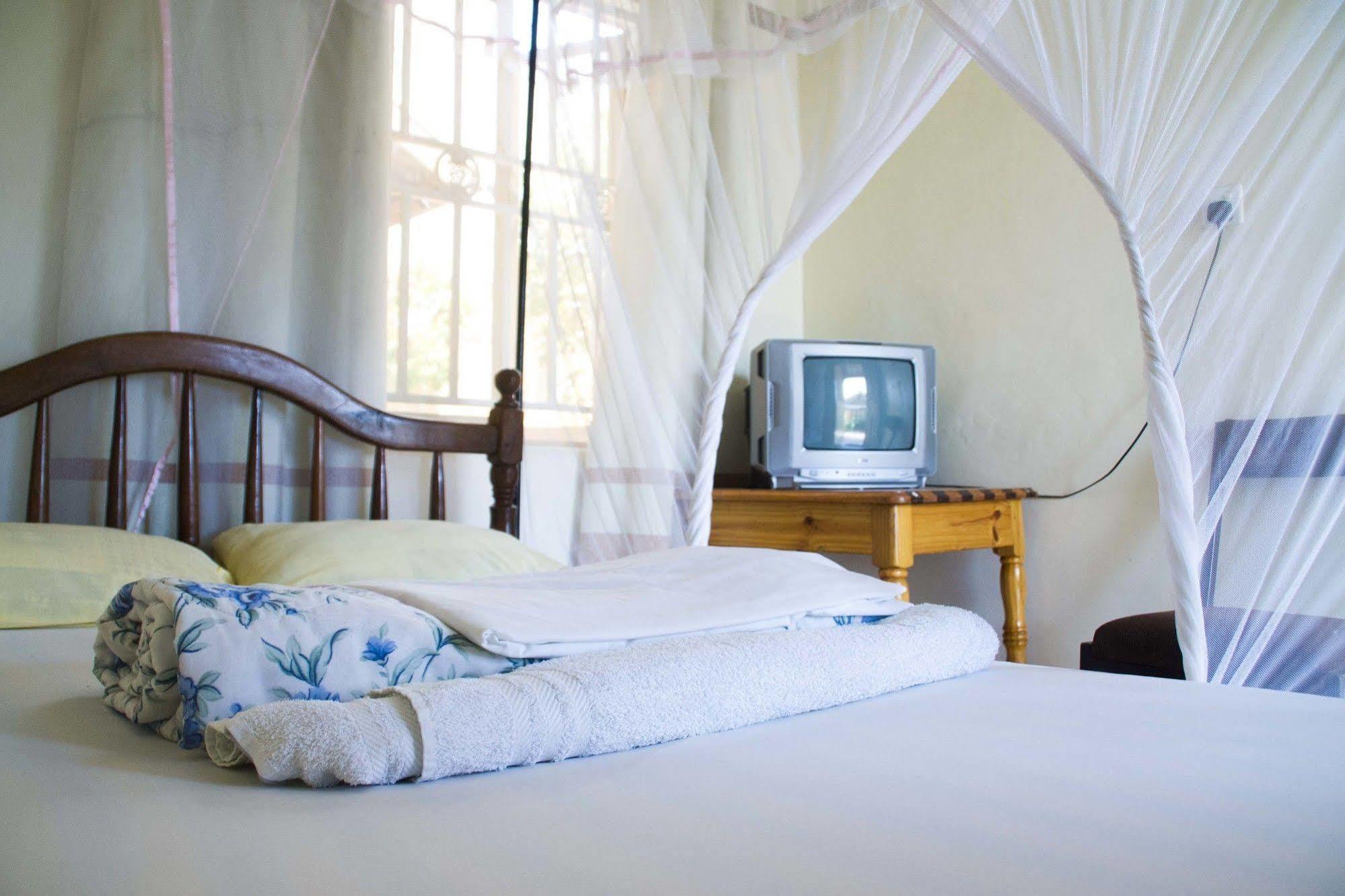 Keba Inn Lyamutundwe Dış mekan fotoğraf