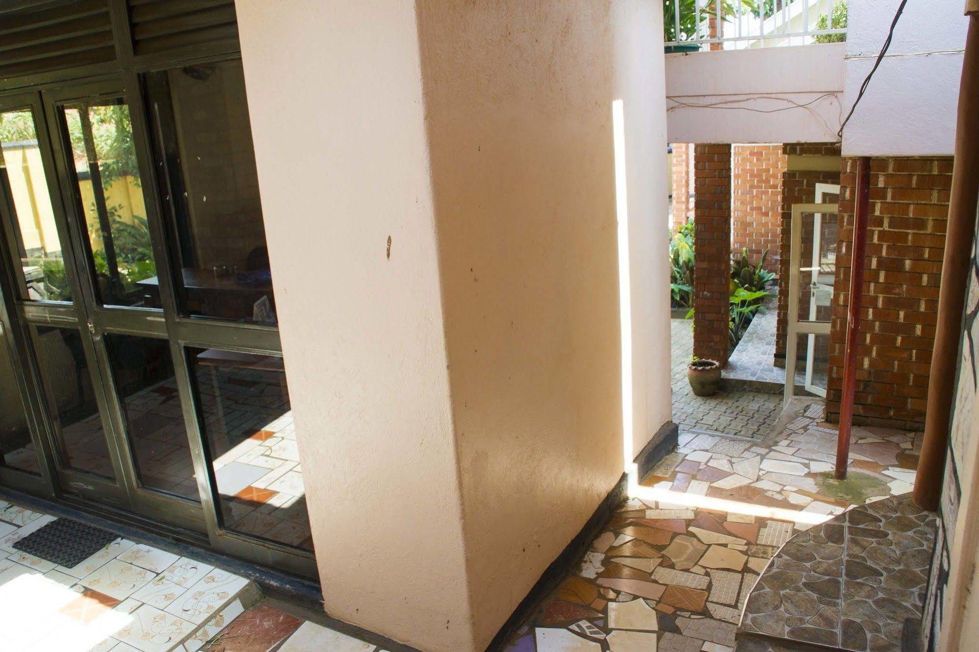Keba Inn Lyamutundwe Dış mekan fotoğraf